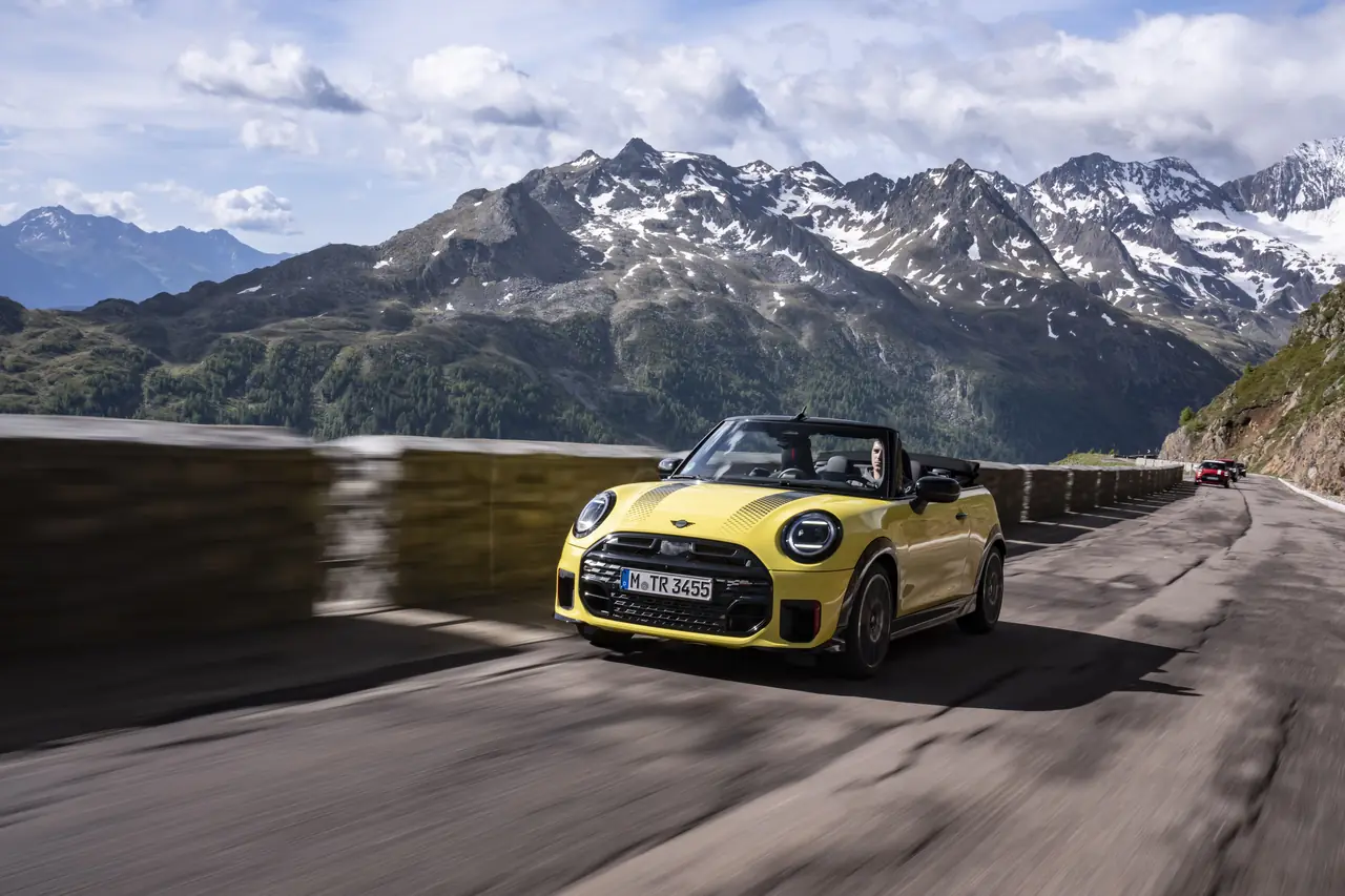 MINI 존쿠퍼웍스 컨버터블 / BMW