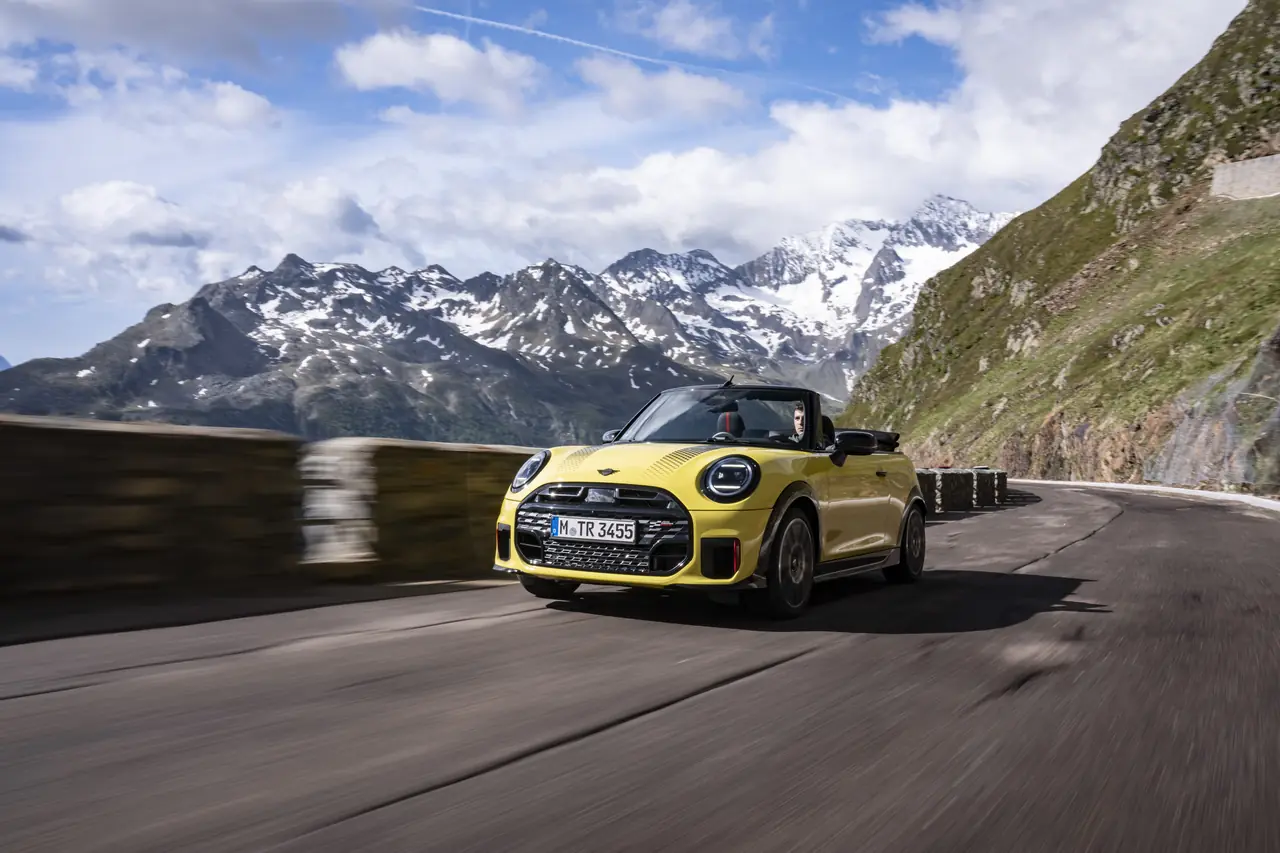 MINI 존쿠퍼웍스 컨버터블 / BMW