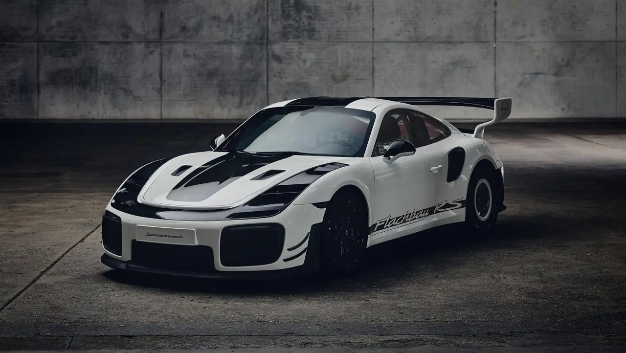 포르쉐 911 GT2 RS 슬랜트노즈 원오프 실내 디테일 / 포르쉐